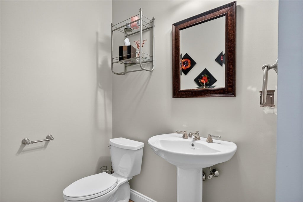 Danvers, Massachusetts, 01923, United States, 4 Bedrooms Bedrooms, ,4 BathroomsBathrooms,Residential,Active,1992274