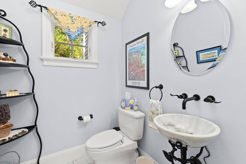 Lakeville, Massachusetts, 02347, United States, 5 Bedrooms Bedrooms, ,5 BathroomsBathrooms,Residential,Active,1867904