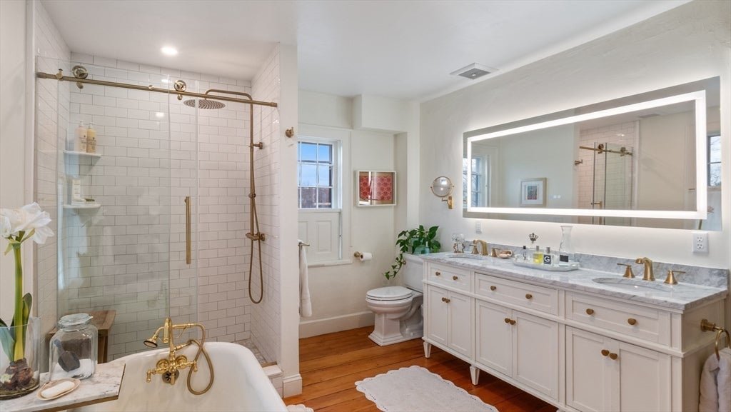 Newbury, Massachusetts, 01951, United States, 5 Bedrooms Bedrooms, ,5 BathroomsBathrooms,Residential,Active,2045691