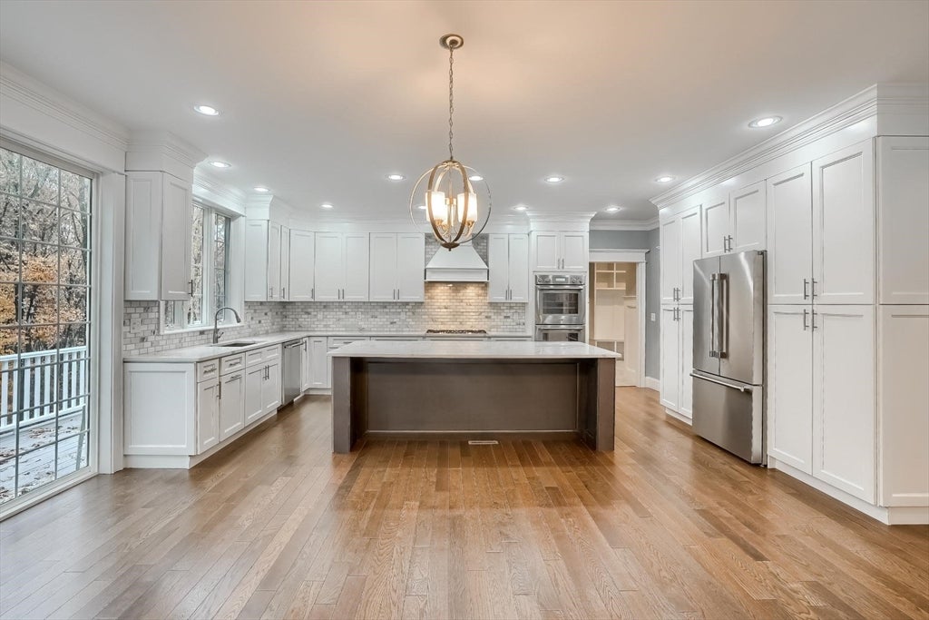 Hopkinton, Massachusetts, 01748, United States, 4 Bedrooms Bedrooms, ,6 BathroomsBathrooms,Residential,Active,2012457