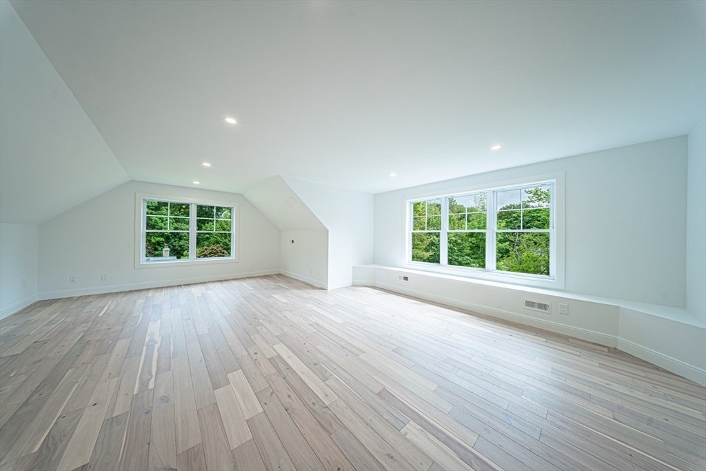 Southborough, Massachusetts, 01772, United States, 4 Bedrooms Bedrooms, ,5 BathroomsBathrooms,Residential,Active,2007207