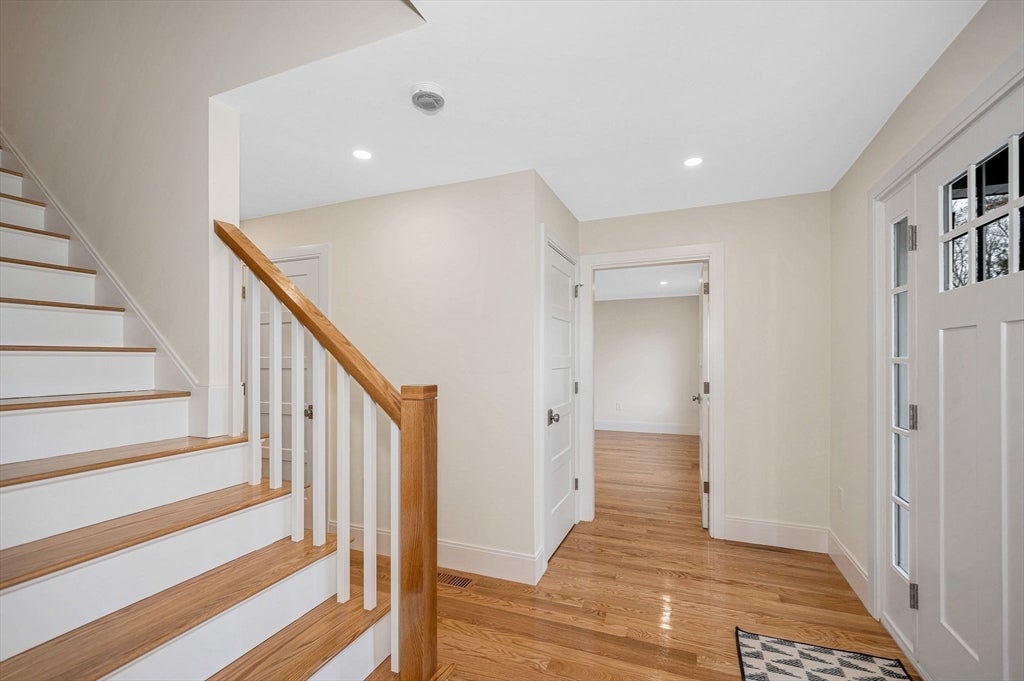 Wilmington, Massachusetts, 01887, United States, 4 Bedrooms Bedrooms, ,3 BathroomsBathrooms,Residential,Active,2043113