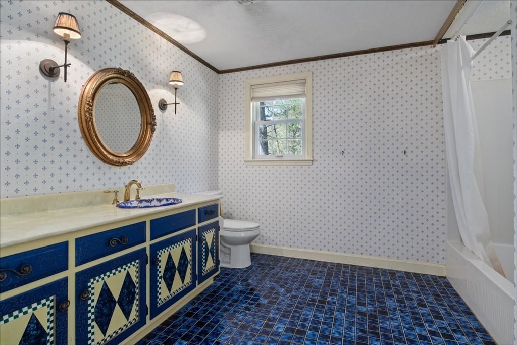 Medfield, Massachusetts, 02052, United States, 5 Bedrooms Bedrooms, ,4 BathroomsBathrooms,Residential,Active,1790178