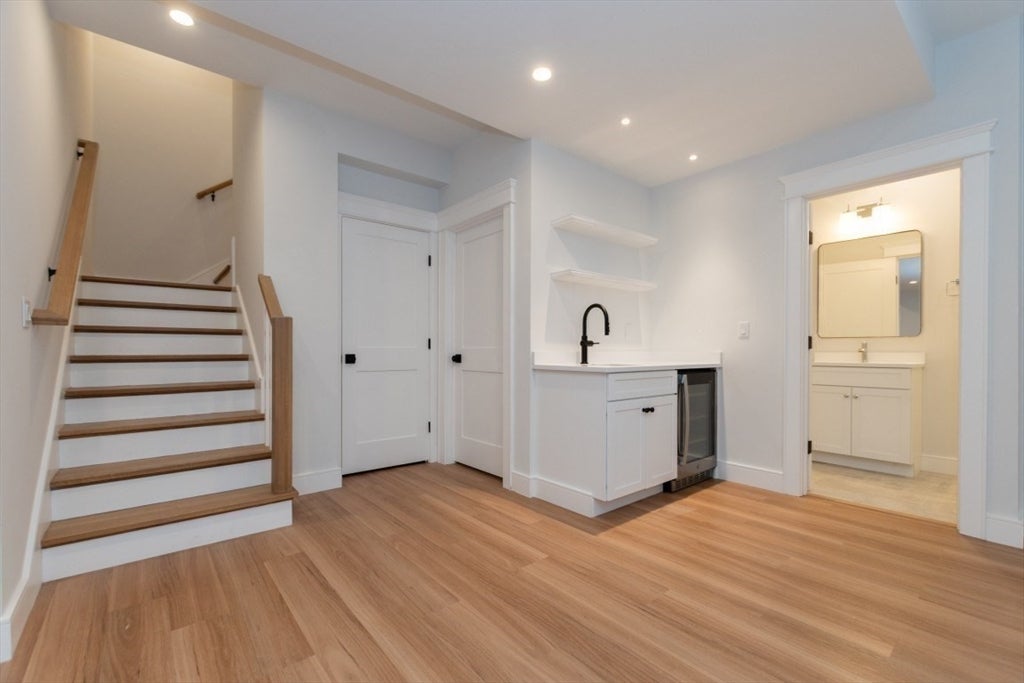 Newton, Massachusetts, 02466, United States, 4 Bedrooms Bedrooms, ,6 BathroomsBathrooms,Residential,Active,1934774