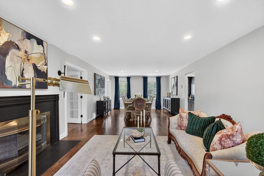 North Andover, Massachusetts, 01845, United States, 4 Bedrooms Bedrooms, ,3 BathroomsBathrooms,Residential,Active,2045698