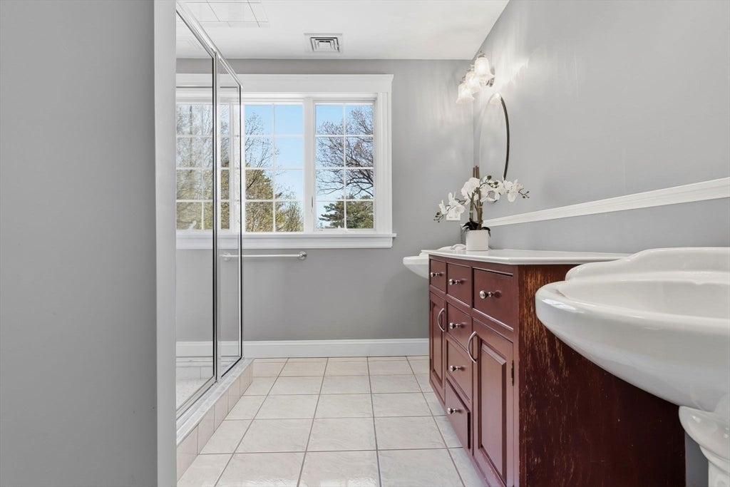 Merrimac, Massachusetts, 01860, United States, 5 Bedrooms Bedrooms, ,4 BathroomsBathrooms,Residential,Active,2044160