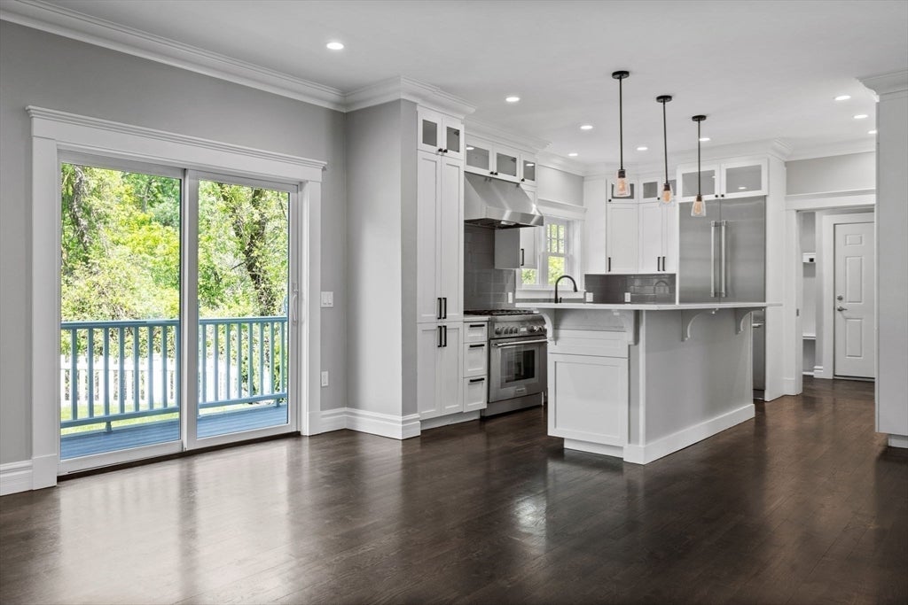 Newton, Massachusetts, 02460, United States, 5 Bedrooms Bedrooms, ,4 BathroomsBathrooms,Residential,Active,1934756
