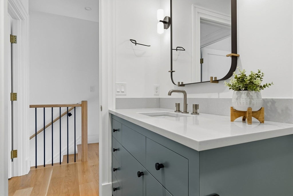 Newburyport, Massachusetts, 01950, United States, 3 Bedrooms Bedrooms, ,3 BathroomsBathrooms,Residential,Active,2045757