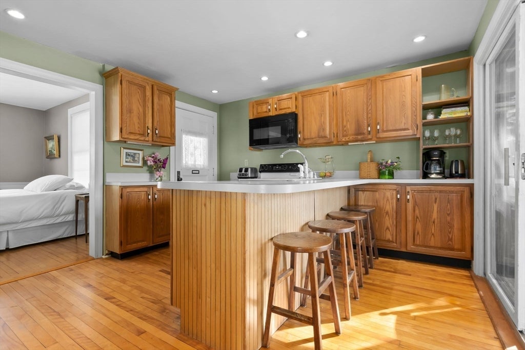 Amesbury, Massachusetts, 01913, United States, 3 Bedrooms Bedrooms, ,3 BathroomsBathrooms,Residential,Active,1929678