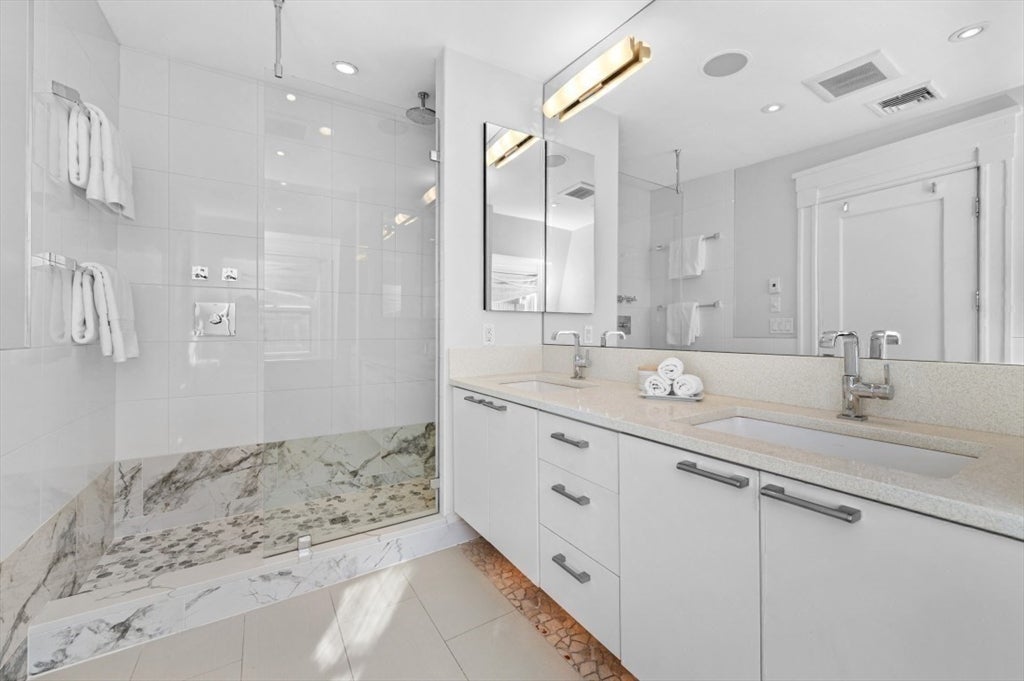 Boston, Massachusetts, 02118, United States, 3 Bedrooms Bedrooms, ,3 BathroomsBathrooms,Residential,Active,2010917