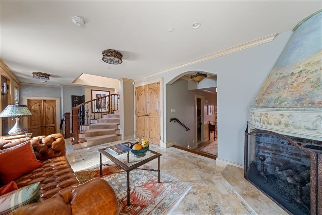 Boston, Massachusetts, 02108, United States, 3 Bedrooms Bedrooms, ,4 BathroomsBathrooms,Residential,Active,1960165