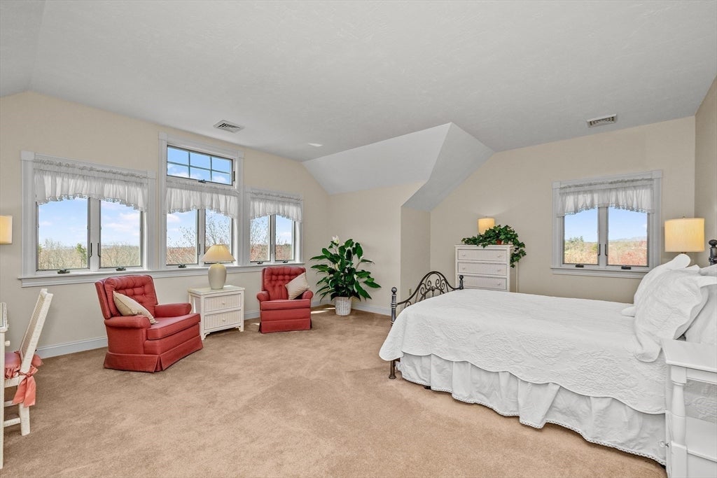 Pittsfield, New Hampshire, 03263, United States, 4 Bedrooms Bedrooms, ,5 BathroomsBathrooms,Residential,Active,1860238