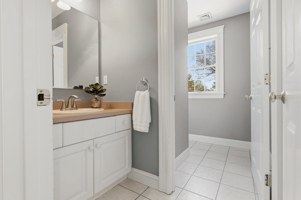 Merrimac, Massachusetts, 01860, United States, 5 Bedrooms Bedrooms, ,4 BathroomsBathrooms,Residential,Active,2044160