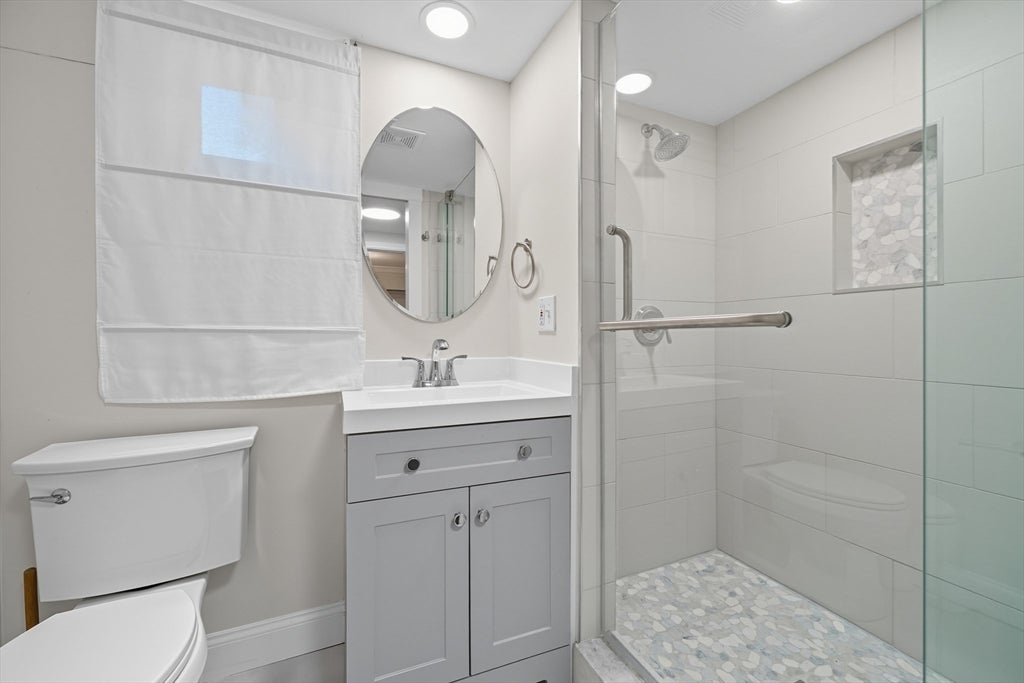 Lexington, Massachusetts, 02421, United States, 5 Bedrooms Bedrooms, ,4 BathroomsBathrooms,Residential,Active,1953717