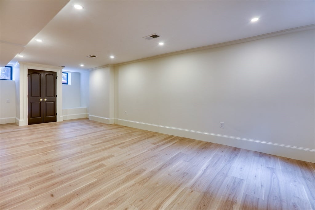 Boston, Massachusetts, 02129, United States, 4 Bedrooms Bedrooms, ,4 BathroomsBathrooms,Residential,Active,2043810