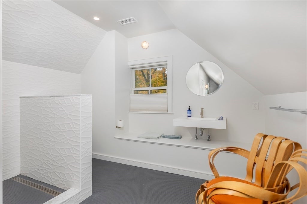 Marblehead, Massachusetts, 01945, United States, 5 Bedrooms Bedrooms, ,4 BathroomsBathrooms,Residential,Active,1993678