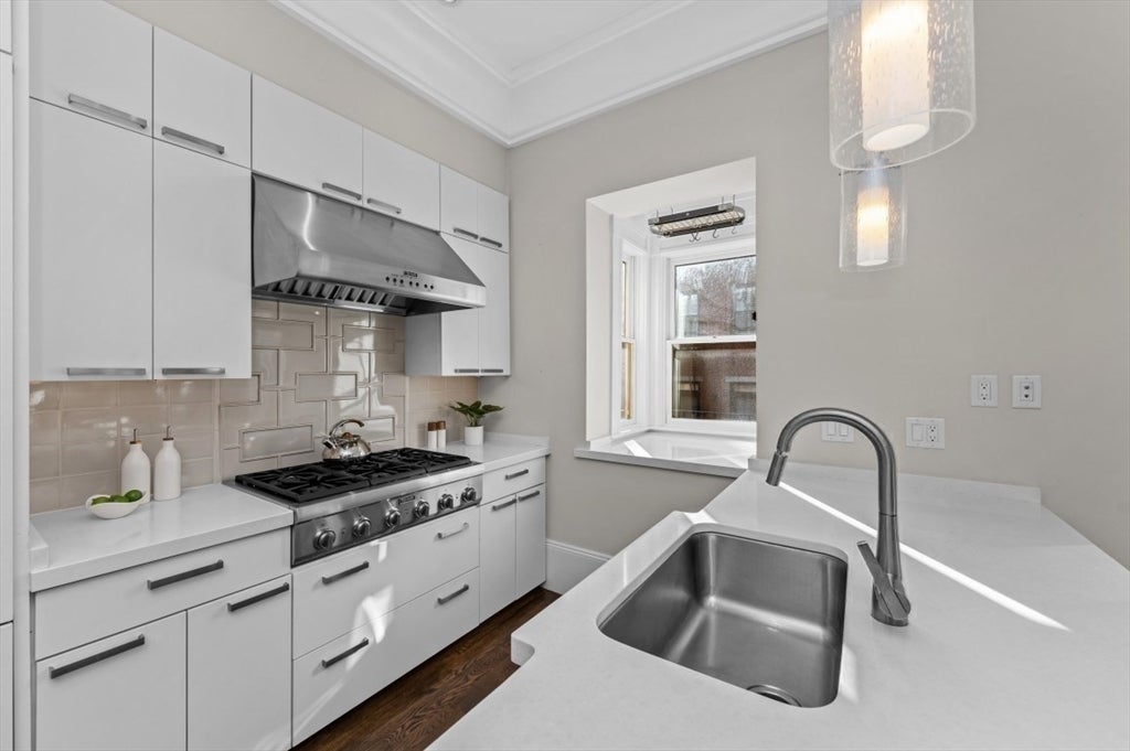 Boston, Massachusetts, 02118, United States, 3 Bedrooms Bedrooms, ,3 BathroomsBathrooms,Residential,Active,2010917