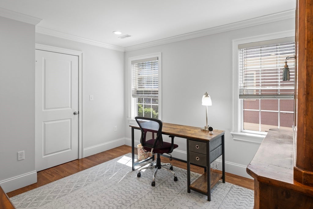 Newton, Massachusetts, 02458, United States, 4 Bedrooms Bedrooms, ,4 BathroomsBathrooms,Residential,Active,1934831