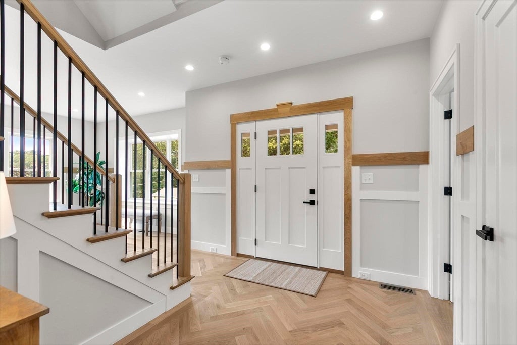 Burlington, Massachusetts, 01803, United States, 5 Bedrooms Bedrooms, ,5 BathroomsBathrooms,Residential,Active,1909077