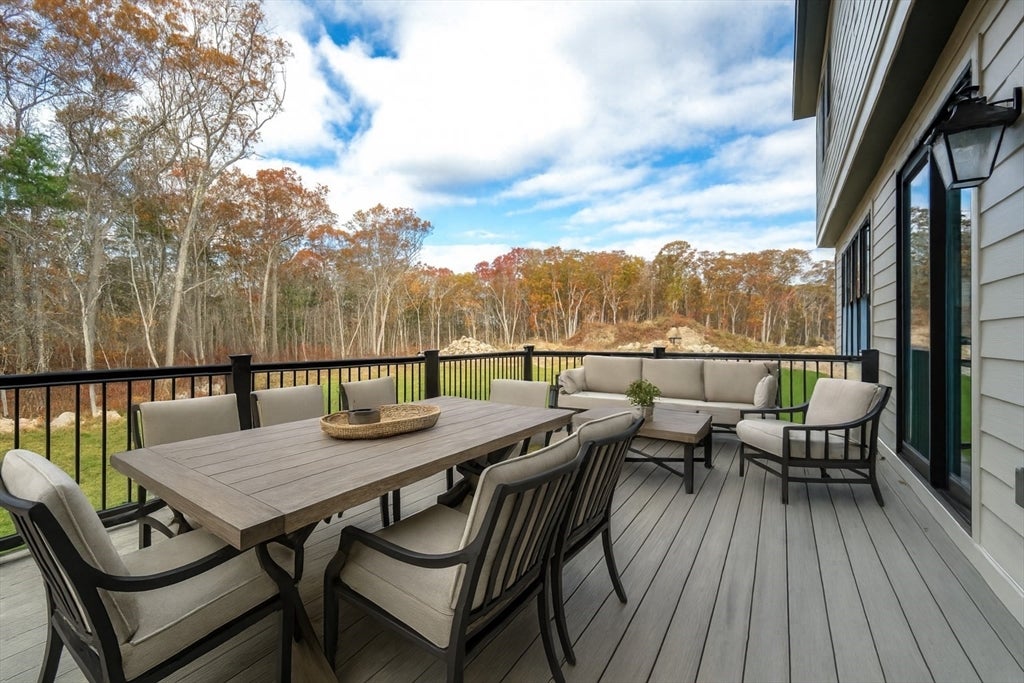 Hopkinton, Massachusetts, 01748, United States, 5 Bedrooms Bedrooms, ,6 BathroomsBathrooms,Residential,Active,1990661