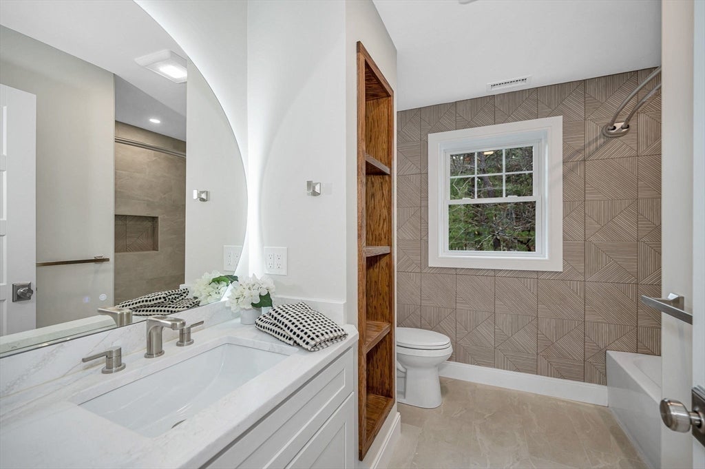 Wilmington, Massachusetts, 01887, United States, 4 Bedrooms Bedrooms, ,3 BathroomsBathrooms,Residential,Active,2043113