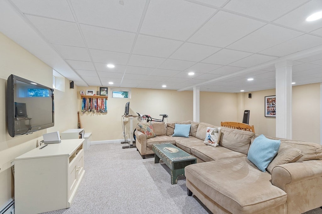 Westborough, Massachusetts, 01581, United States, 4 Bedrooms Bedrooms, ,3 BathroomsBathrooms,Residential,Active,1943801