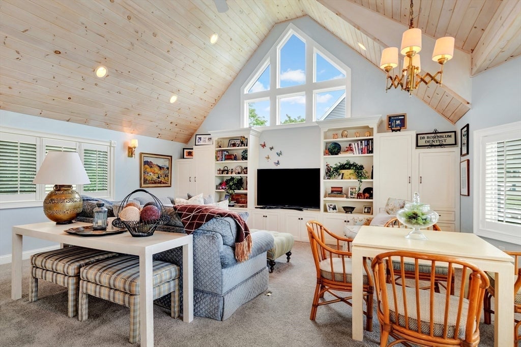 Gloucester, Massachusetts, 01930, United States, 4 Bedrooms Bedrooms, ,3 BathroomsBathrooms,Residential,Active,1929470