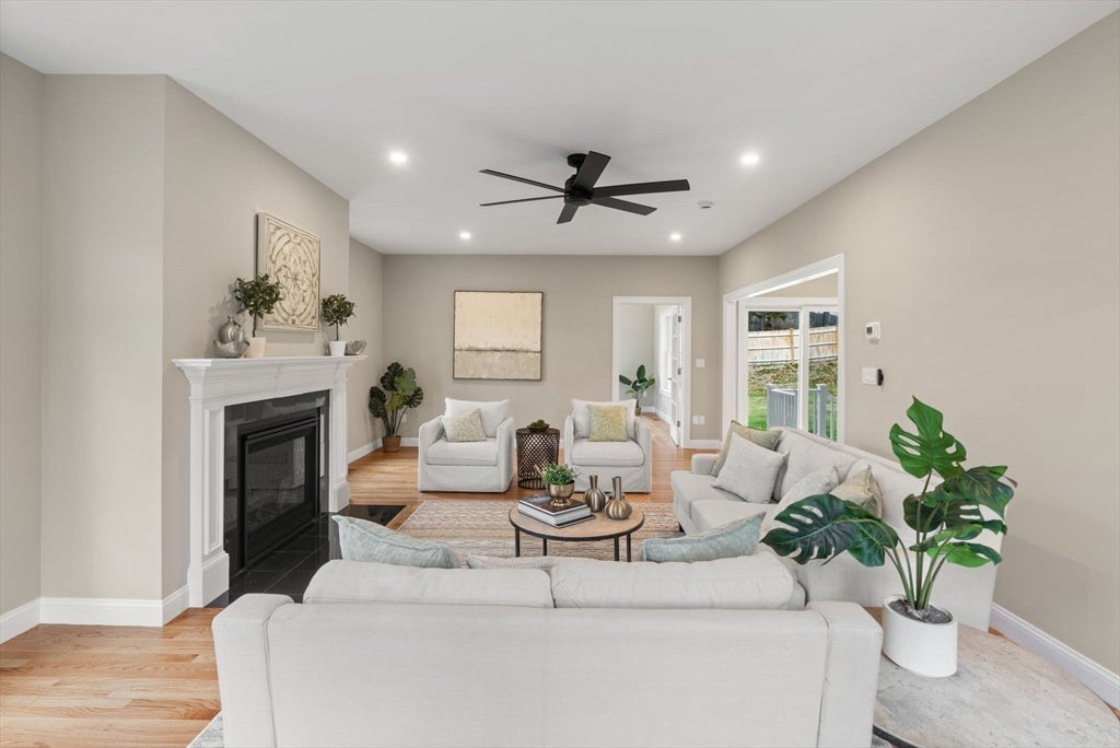 Andover, Massachusetts, 01810, United States, 4 Bedrooms Bedrooms, ,3 BathroomsBathrooms,Residential,Active,1990653