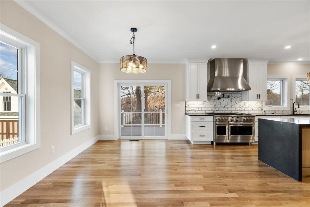 Wakefield, Massachusetts, 01880, United States, 4 Bedrooms Bedrooms, ,4 BathroomsBathrooms,Residential,Active,2010201