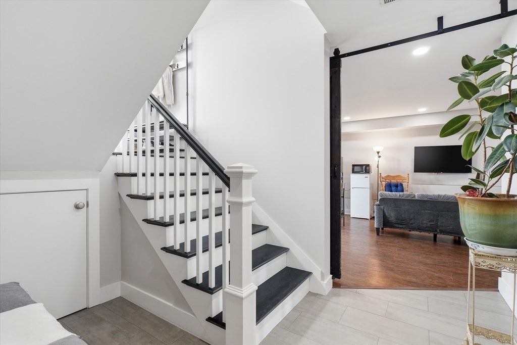Lynn, Massachusetts, 01904, United States, 5 Bedrooms Bedrooms, ,3 BathroomsBathrooms,Residential,Active,2043805