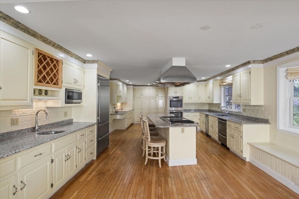 Medfield, Massachusetts, 02052, United States, 5 Bedrooms Bedrooms, ,4 BathroomsBathrooms,Residential,Active,1790178