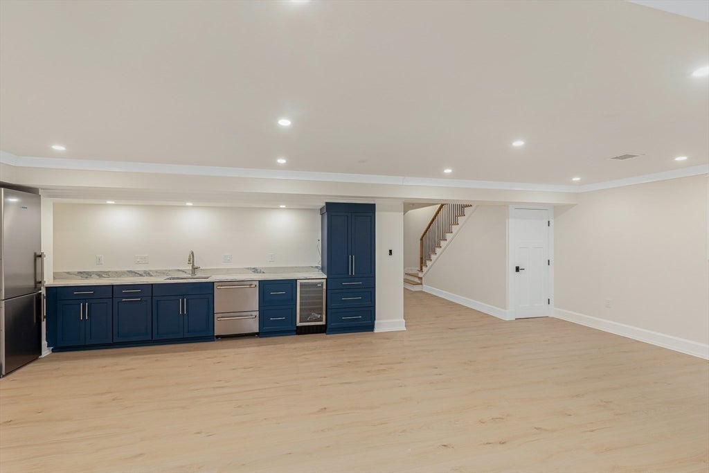 Newburyport, Massachusetts, 01950, United States, 4 Bedrooms Bedrooms, ,6 BathroomsBathrooms,Residential,Active,2043835