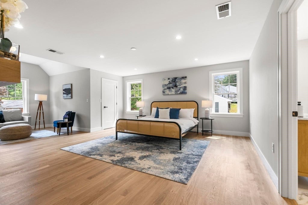 Burlington, Massachusetts, 01803, United States, 5 Bedrooms Bedrooms, ,5 BathroomsBathrooms,Residential,Active,1909077