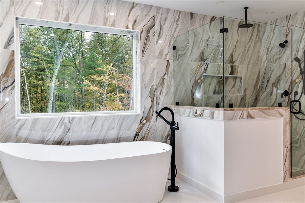 Hopkinton, Massachusetts, 01748, United States, 5 Bedrooms Bedrooms, ,6 BathroomsBathrooms,Residential,Active,1990661