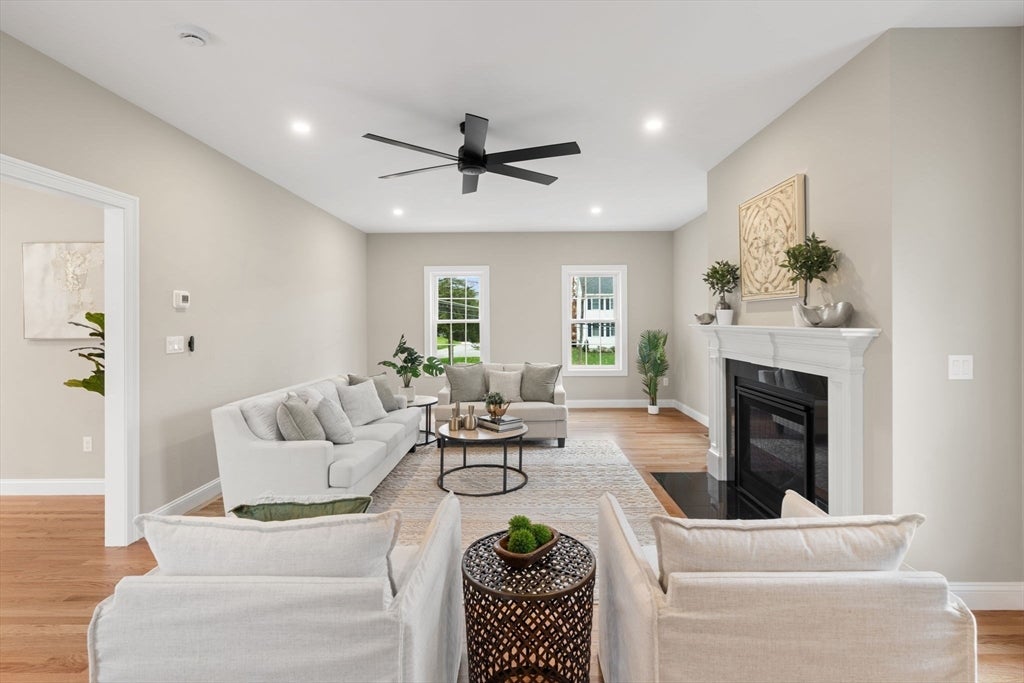 Andover, Massachusetts, 01810, United States, 4 Bedrooms Bedrooms, ,3 BathroomsBathrooms,Residential,Active,1990653