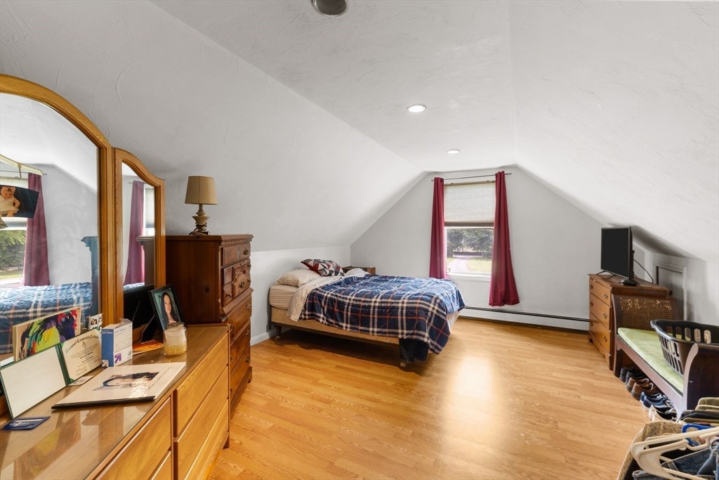 Middleboro, Massachusetts, 02346, United States, 4 Bedrooms Bedrooms, ,5 BathroomsBathrooms,Residential,Active,1858668
