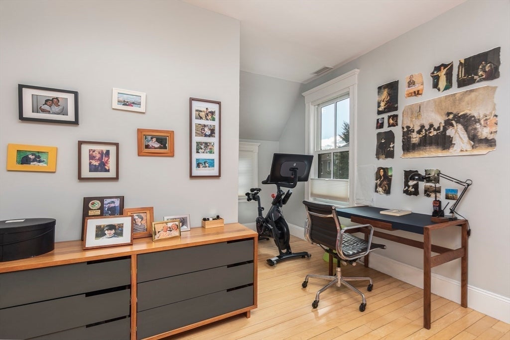 Marblehead, Massachusetts, 01945, United States, 5 Bedrooms Bedrooms, ,4 BathroomsBathrooms,Residential,Active,1993678