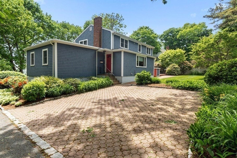 Gloucester, Massachusetts, 01930, United States, 3 Bedrooms Bedrooms, ,3 BathroomsBathrooms,Residential,Active,1849486