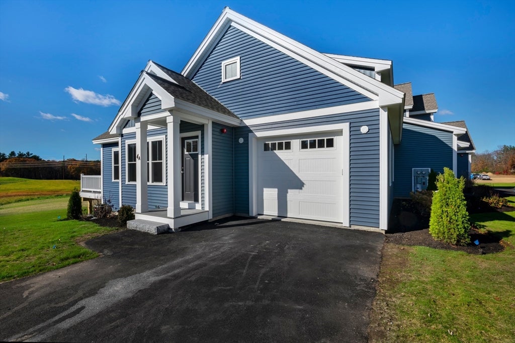 Amherst, New Hampshire, 03031, United States, 5 Bedrooms Bedrooms, ,4 BathroomsBathrooms,Residential,Active,1943781
