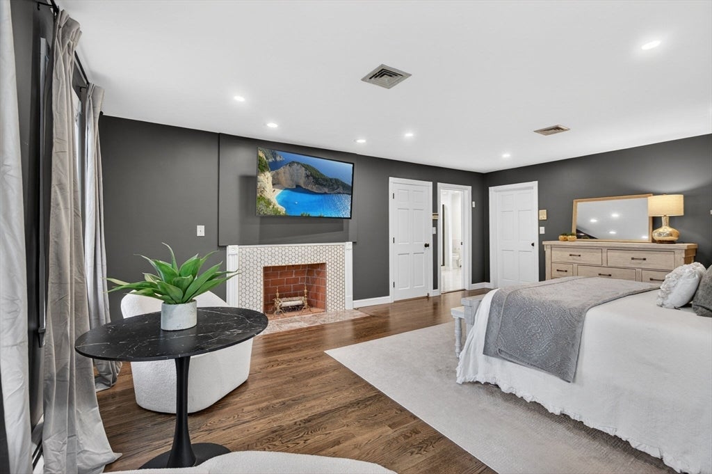 North Andover, Massachusetts, 01845, United States, 4 Bedrooms Bedrooms, ,3 BathroomsBathrooms,Residential,Active,2045698