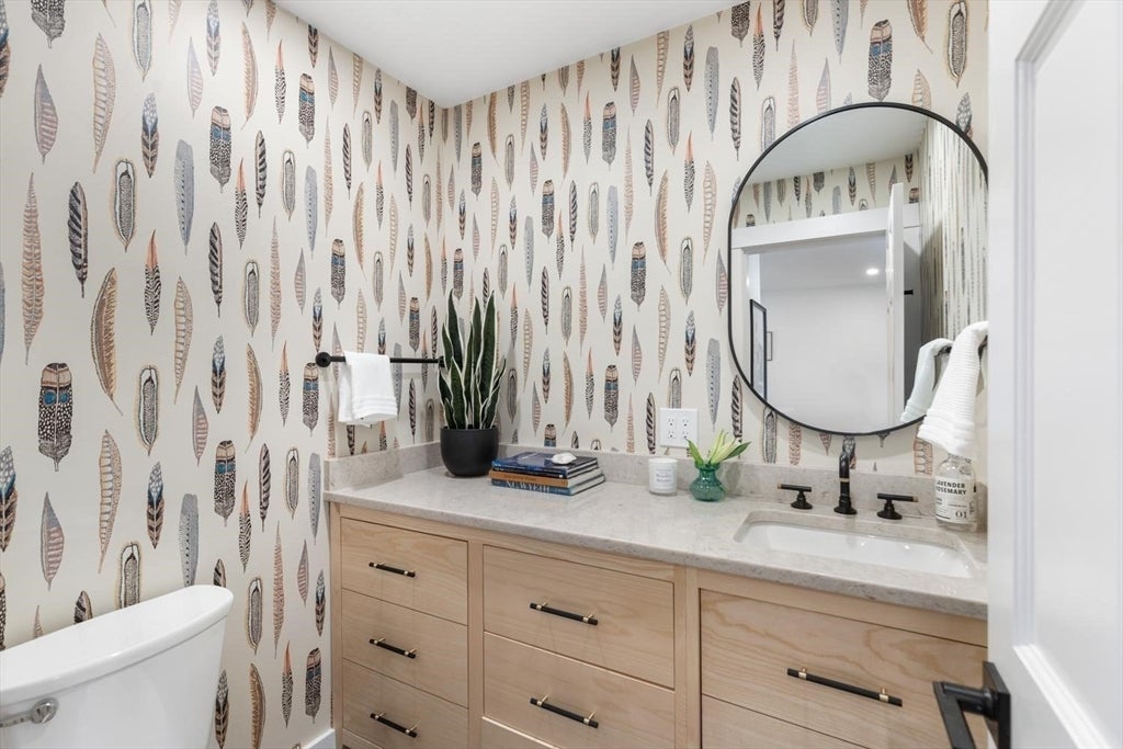Gloucester, Massachusetts, 01930, United States, 2 Bedrooms Bedrooms, ,3 BathroomsBathrooms,Residential,Active,2043789