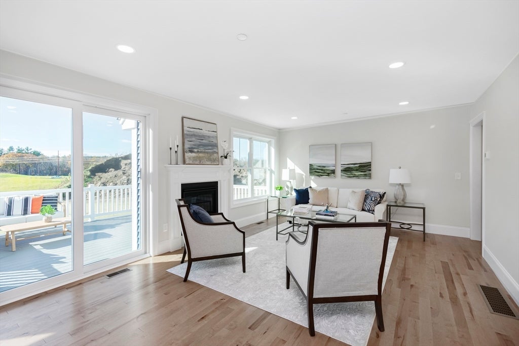 Hudson, New Hampshire, 03051, United States, 5 Bedrooms Bedrooms, ,4 BathroomsBathrooms,Residential,Active,2008017