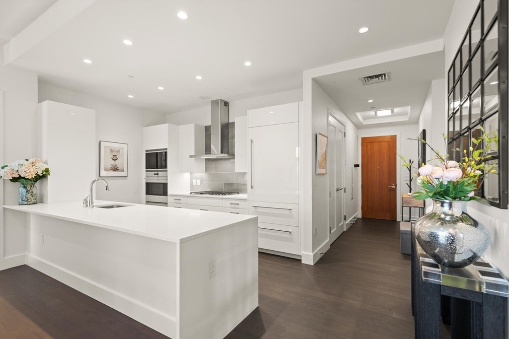 Boston, Massachusetts, 02210, United States, 2 Bedrooms Bedrooms, ,3 BathroomsBathrooms,Residential,Active,1993631