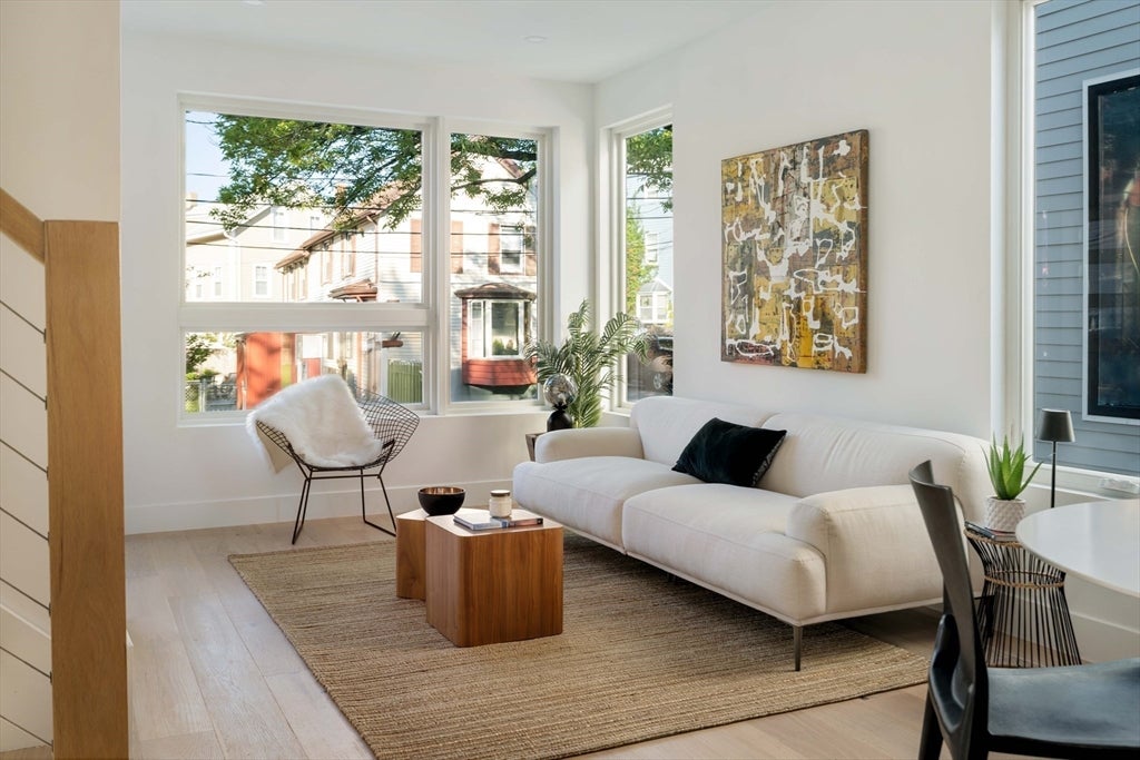 Cambridge, Massachusetts, 02141, United States, 5 Bedrooms Bedrooms, ,5 BathroomsBathrooms,Residential,Active,1942403