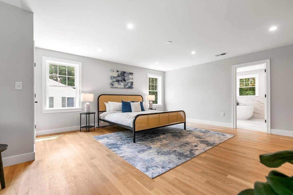 Burlington, Massachusetts, 01803, United States, 5 Bedrooms Bedrooms, ,5 BathroomsBathrooms,Residential,Active,1909077