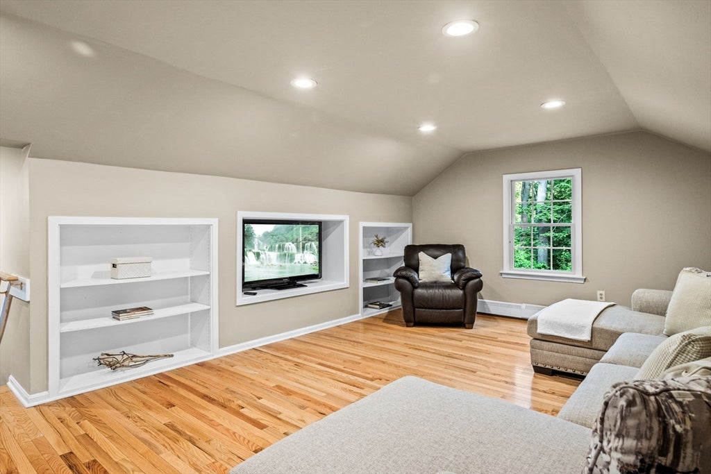 Boxford, Massachusetts, 01921, United States, 3 Bedrooms Bedrooms, ,4 BathroomsBathrooms,Residential,Active,1990670