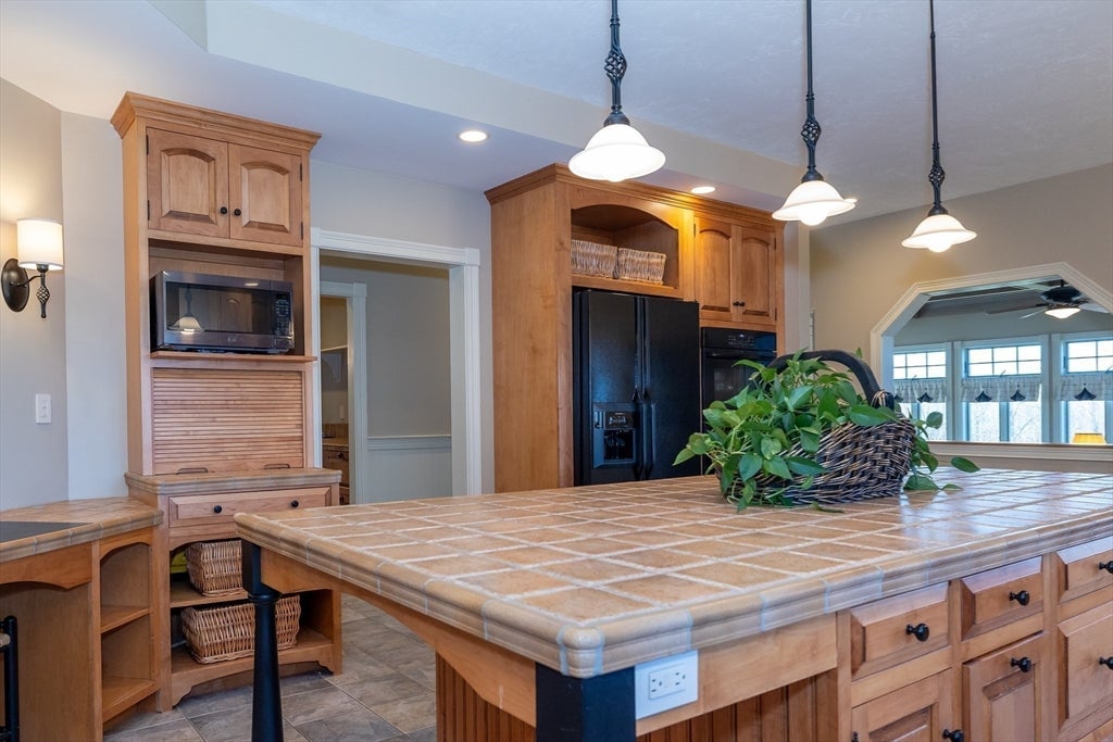 Pittsfield, New Hampshire, 03263, United States, 4 Bedrooms Bedrooms, ,5 BathroomsBathrooms,Residential,Active,1860238