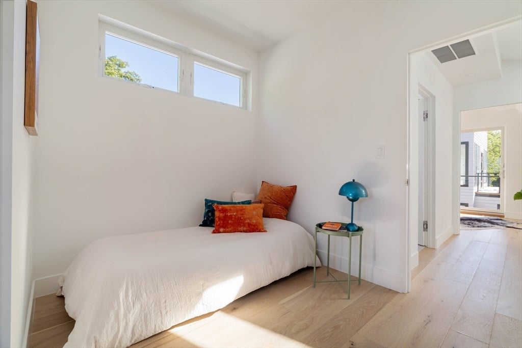 Cambridge, Massachusetts, 02141, United States, 5 Bedrooms Bedrooms, ,5 BathroomsBathrooms,Residential,Active,1942403