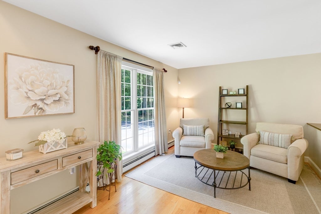 Ipswich, Massachusetts, 01938, United States, 4 Bedrooms Bedrooms, ,3 BathroomsBathrooms,Residential,Active,1922346