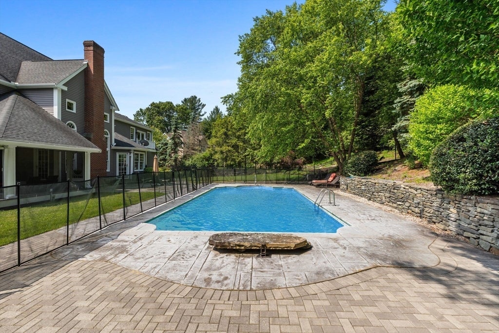 Shrewsbury, Massachusetts, 01545, United States, 6 Bedrooms Bedrooms, ,5 BathroomsBathrooms,Residential,Active,1904160